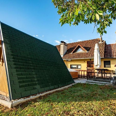 Vineyard Cottage Hocevar โนโวเมสโต ภายนอก รูปภาพ